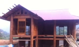 Những ngôi nhà gỗ 'bạc tỷ' ở huyện miền núi nghèo khó