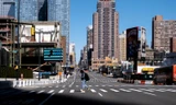 Đường phố ở khu Manhattan vắng vẻ vì dịch bệnh. (Ảnh: Reuters)