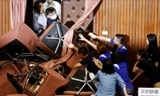Khunh cảnh hỗn loạn trong cơ quan lập pháp Đài Loan sáng nay. (Ảnh: Reuters)
