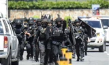 Lực lượng đặc nhiệm đang có mặt tại hiện trường. (Ảnh: CNA)