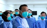 Thủ tướng Trung Quốc Lý Khắc Cường đến Vũ Hán để chỉ đạo công tác dập dịch viêm phổi. (Ảnh: SCMP)