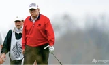 Ông Trump chơi golf ở Virginia hôm 21/11. (Ảnh: AP)