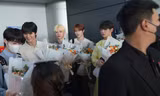 TEMPEST có mặt tại TP.HCM: Fan vây kín chào đón, Hanbin cười tươi hết cỡ