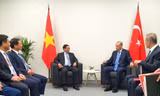 Thủ tướng gặp lãnh đạo một số nước nhân dịp tham dự Hội nghị BRICS mở rộng