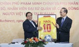 Món quà đặc biệt Đại sứ quán Việt Nam ở Romania tặng Thủ tướng