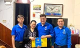 Tuổi trẻ Nghệ An thăm, tặng quà gia đình các liệt sĩ hy sinh trên tuyến lửa Truông Bồn