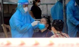 Lấy mẫu xét nghiệm COVID-19 ở Nghệ An