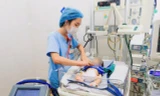 Cứu bé gái sơ sinh suy hô hấp bằng phương pháp 'ngủ đông'