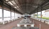 Nhà phân loại hải sản cảng cá Cửa Hội xây dựng khang trang rồi bỏ hoang thành bãi đậu xe