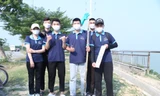 Nhóm Gen Z 'Nghệ An xanh' tình nguyện nhặt rác, bảo vệ môi trường 