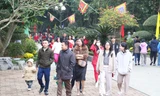 Nô nức du xuân tại ngôi đền trên ngọn núi thiêng xứ Nghệ