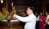 Trưởng ban Tuyên giáo Trung ương dâng hương báo công tại quê Bác