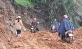 Hai tháng sau lũ quét, tuyến đường độc đạo vẫn ngổn ngang