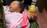 Bé trai sơ sinh bị bỏ rơi trước trạm y tế trong đêm cùng bỉm, sữa