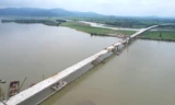 Hợp long cầu vượt sông hơn 1.300 tỷ đồng dài nhất cao tốc Bắc - Nam