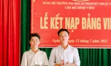 Hai chiến sĩ tình nguyện Mùa hè xanh được kết nạp Đảng