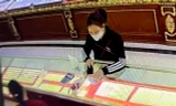 Cô gái 9x liều lĩnh đến nhiều tiệm vàng đánh tráo và cướp giật
