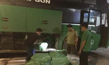Lực lượng chức năng kiểm tra xe khách chở nội tạng động vật không rõ nguồn gốc xuất sứ