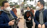 Người đàn ông rút súng uy hiếp, xé nát bìa đỏ của người bán đất