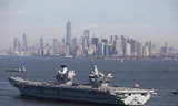 Cảnh tàu sân bay Anh lừng lững tiến vào Mỹ