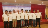 GS. Lê Anh Vinh (ngoài cùng bên phải) cùng đội tuyển IMO Việt Nam năm 2019.