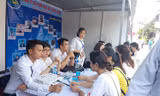 sinh viên tham gia ngày hội