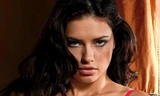 Adriana Lima nóng bỏng từ hậu trường lên tạp chí