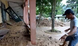Trường sập do mưa lũ, học sinh nguy cơ lỡ khai giảng