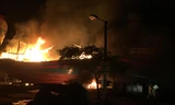 Hai tàu cá bốc cháy ngùn ngụt trong đêm