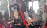 Xe khách đâm nát ca-bin trạm thu phí, 5 người bị thương