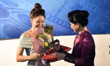 Hồng Diễm nhận giải Nữ diễn viên chính xuất sắc nhất nhờ phim truyền hình "Hoa hồng trên ngực trái"