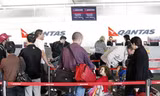 Hãng hàng không Qantas gây bức xúc vì để khách hàng chờ điện thoại hơn 10 tiếng đồng hồ