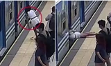 Ai cũng sốc khi cô gái ngất xỉu, ngã nhào vào đoàn tàu đang chạy nhưng sống sót kỳ diệu