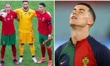 Tại sao Cristiano Ronaldo hay đứng xoay nghiêng người khi hát quốc ca trước trận đấu?