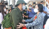 Trưởng Ban Dân vận Trung ương Trương Thị Mai dự ngày hội giao, nhận quân ở Sóc Trăng