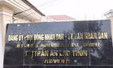 Khai trừ Đảng bí thư thị trấn đi nước ngoài không xin phép