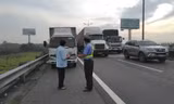 4 ô tô tông liên hoàn, cao tốc TP HCM-Trung Lương tắc nghẽn