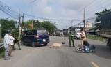 Tông vào xe ô tô đang qua đường, 2 người thương vong