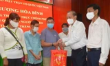 Phó Thủ tướng Trương Hòa Bình tặng quà Tết ở Sóc Trăng