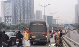 Hà Nội: Nữ tài xế xe máy tử vong tại chỗ sau va chạm với xe limousine