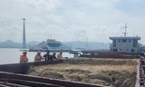 Bắt giữ tàu chở cát không rõ nguồn gốc từ biển vào nội địa