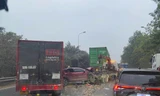 Tai nạn liên hoàn trên Đại lộ Thăng Long, giao thông ùn tắc kéo dài