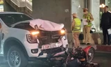 Hà Nội: Xe máy biến dạng, tài xế bị thương nặng sau tai nạn liên hoàn 