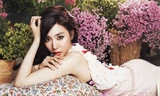 Tiffany (SNSD) khoe nhan sắc rạng rỡ cùng hoa