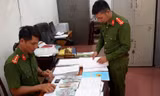 Công an kiểm tra tang vật vụ án