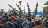 Người dân tự hào khi được trải nghiệm vũ khí, khí tài quân sự hiện đại do Việt Nam sản xuất