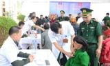 Khám bệnh, cấp thuốc miễn phí cho hơn 2.000 người dân biên giới Việt Nam - Lào