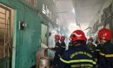 Nhiều phòng trọ bị thiêu rụi.