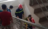 Giải cứu 6 người trong căn hộ chung cư cháy nghi do bé 12 tuổi 'nghịch dại'