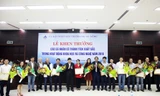 Các nhà khoa học ĐH Duy Tân nhận Bằng khen của Chủ tịch UBND Tp. Đà Nẵng trong năm 2016.